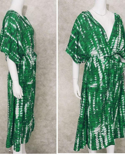 Grün weisser Kimono Kaftan mit Kapuzen und Stoffgurt zum binden 