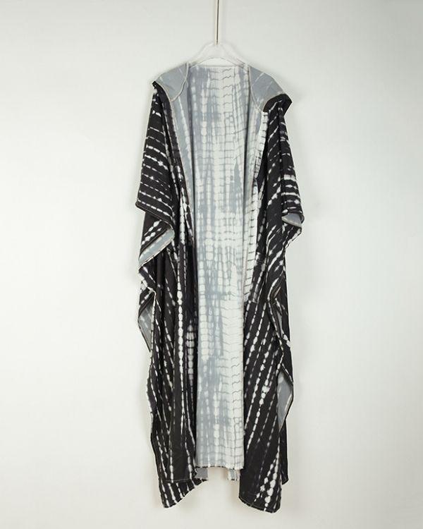 Schwarz Weisser Kaftan Batik Kimono - Boho Fashion Kimonos kaufen Schweiz