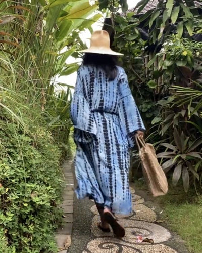 Bohemian Hippie Kimono Kaftan in Blau Batik Tie Dye Style