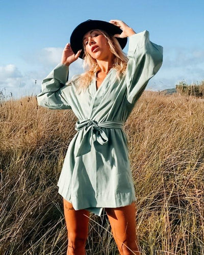 Gruener Kimono Cardigan Kleid mit Stoffgurt
