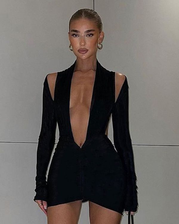 Kurzes sexy schwarzes Damen Cut-Out Kleid mit tiefem Ausschnitt und offenem Ruecken