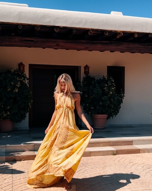Indische Damen Kleider online kaufen - Bodenlanges gelbes Sommerkleid mit Om Zeichen im Boho Hippie Style
