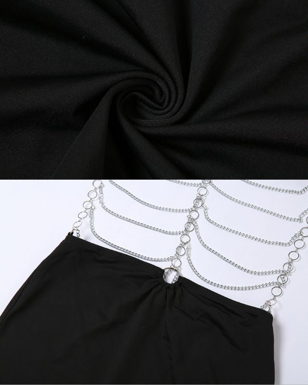 schwarzes Damen Kleid mit silbernen Ketten