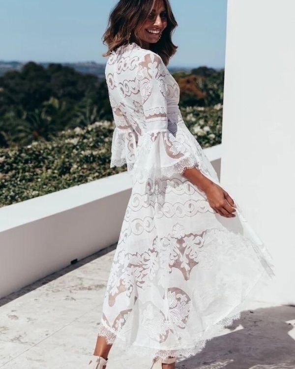 weisses Damen Spitzen Kleid mit Blumen Floral Mustern, rundem Schnitt und vielen Details - Bohochic Ibiza Style Kleid 