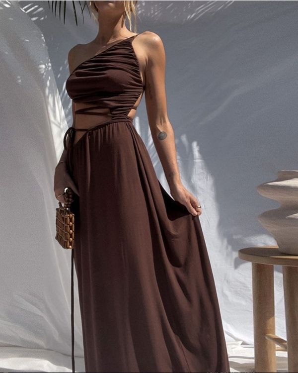 Braunes Damen Sommerkleid im Boho Hippie Style mit One-Should Off Schnitt