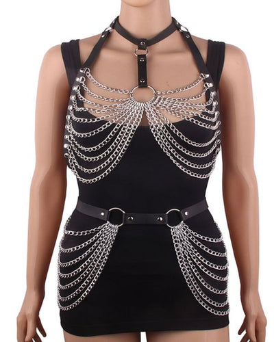 Damen Harness Zweiteiler aus Ketten Brust Oberteil mit Choker verbunden und Taillen Gurt mit Ketten auf den Seiten 