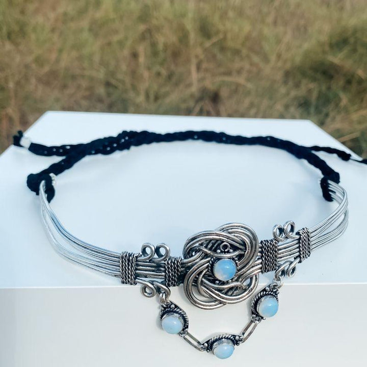 Boho Festival Kopfschmuck mit Mond Stein und silberner Ethno Details - Hochwertiger Designer Schmuck kaufen