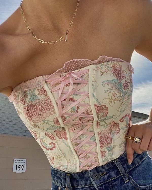 Aesthetic Korsett Top mit Schnuerrung und Ruffle Effekt - Paisley Blumen Muster Korsett Crop Top