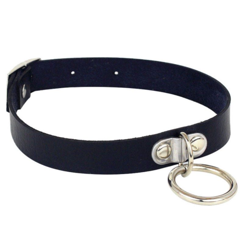 Schwarze Choker Halskette mit silbernem Ring und Schnalle auf der Rückseite