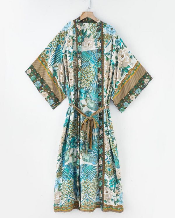 gruener langer Boho Kimono mit weiten Fledermaus Aermeln und Blumen Muster