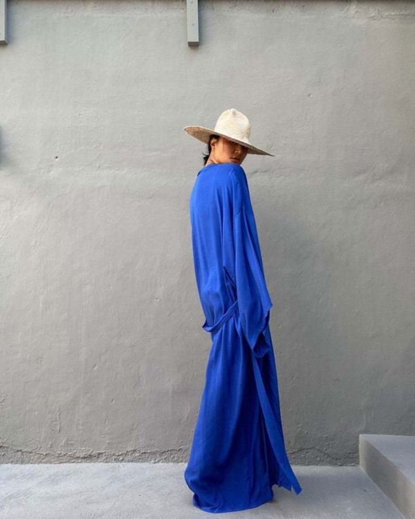 Blauer Eleganter langer Maxi Kimono Cardigan - Bodenlanger blauer Kimono mit langen Aermeln und Stoffgurt 