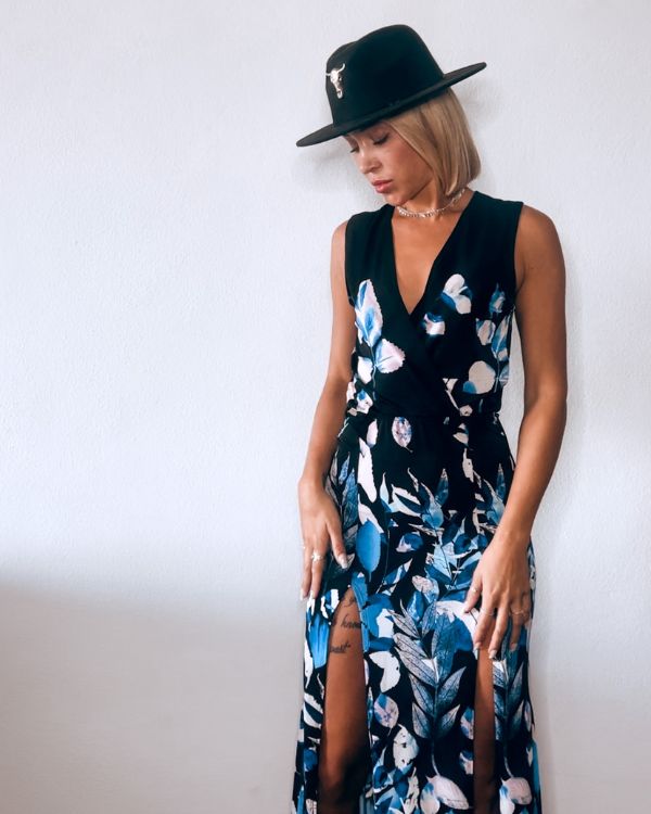 Elegantes Boho Chic Sommerkleid mit Blumen Mustern - Blumen Kleid mit Schlitz Oeffnungen 