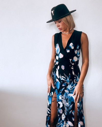 Elegantes Boho Chic Sommerkleid mit Blumen Mustern - Blumen Kleid mit Schlitz Oeffnungen 