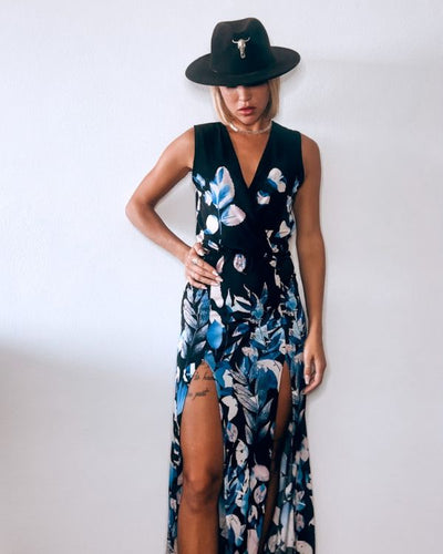 Elegantes langes Boho Blumen Kleid mit Schlitzen und V-Ausschnitt