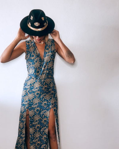 Bodenlanges Damen Paisley Kleid mit Schlitzen auf der Vorderseite und V-Ausschnitt 