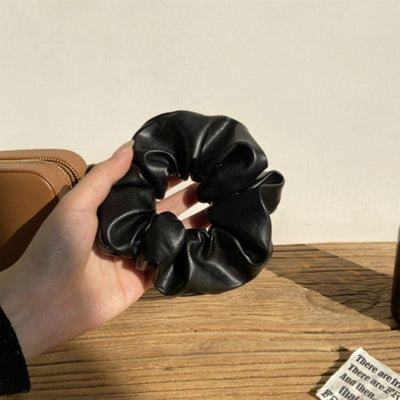 Schwarzes Kunstleder Scrunchies Haargummi - Leder Look Haar Accessoires