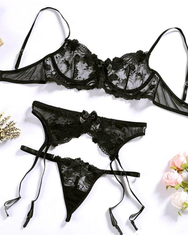 Schwarze Reizwäsche für verführerische Stunden - G-String Tanga, Strapsen Halterung mit Blumen Motiven