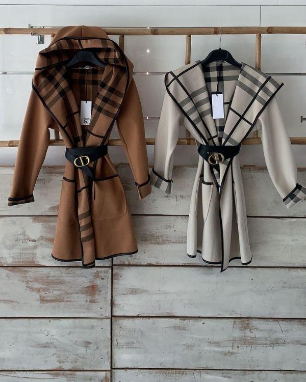 Eleganter Damen Fashion Mantel mit Kapuze und Gurt mit goldener Schnalle - Halb lange Damen Jacke Mantel mit kariertem Muster auf der Innenseite