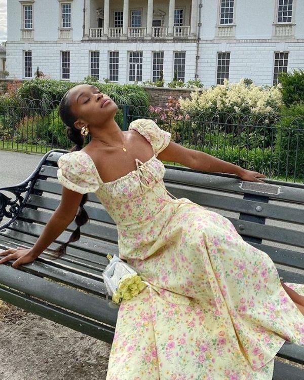 Verspieltes Sommerkleid Damen - Blumen Rosen Motive - Ruffle Kleid