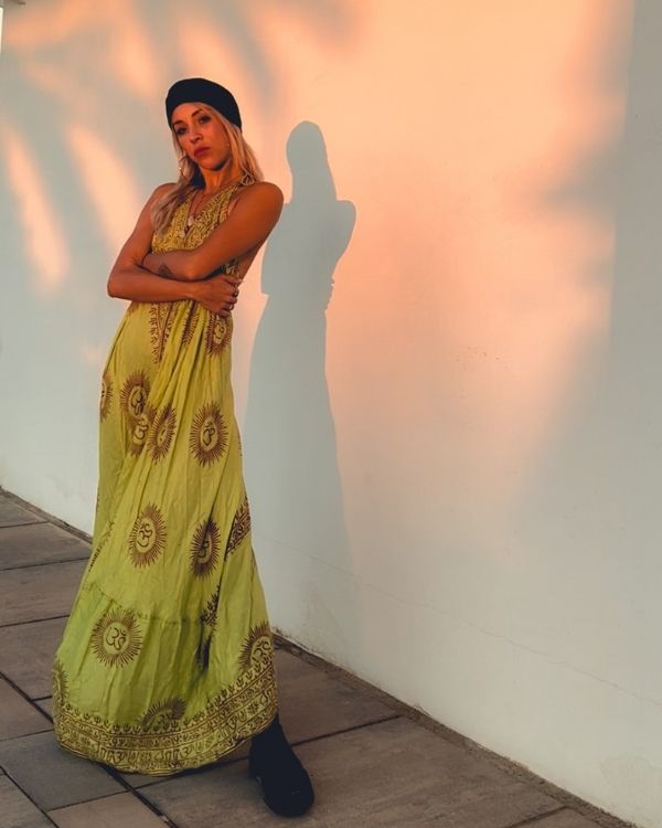 Gruenes Boho Hippie Kleid - Maxikleid Rueckenfrei mit Om Symbolen 