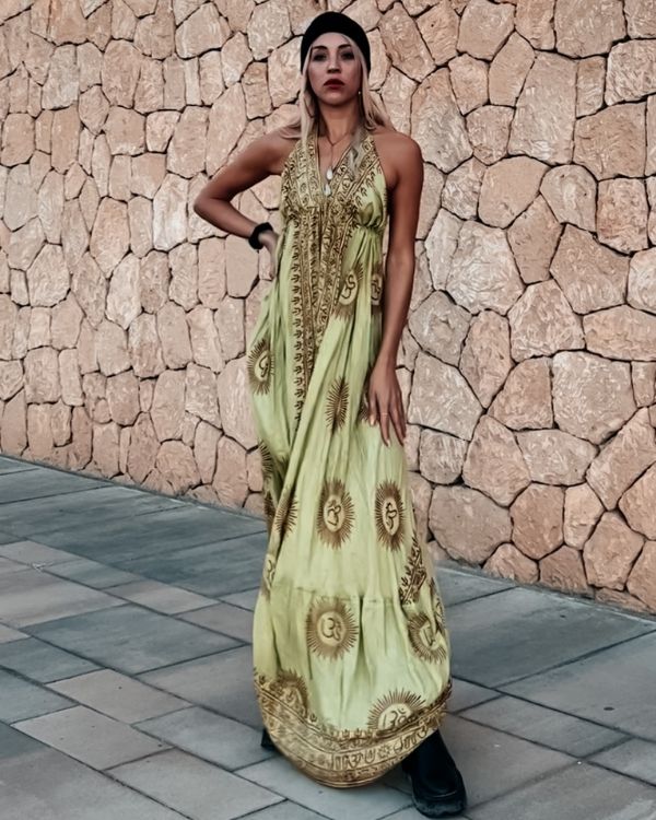 Damen Kleid hellgruen mit roten Om Zeichen - Bodenlanges elegantes Boho Hippie Kleid mit indischen Symbolen
