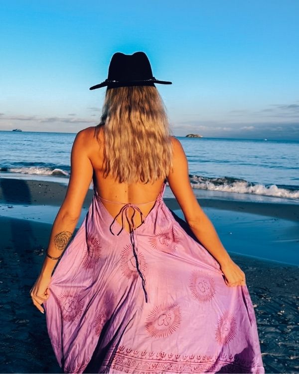 Maxikleid Damen in violett mit roten Om Zeichen - Indische Hippie Fashion Kleider Damen online kaufen Schweiz
