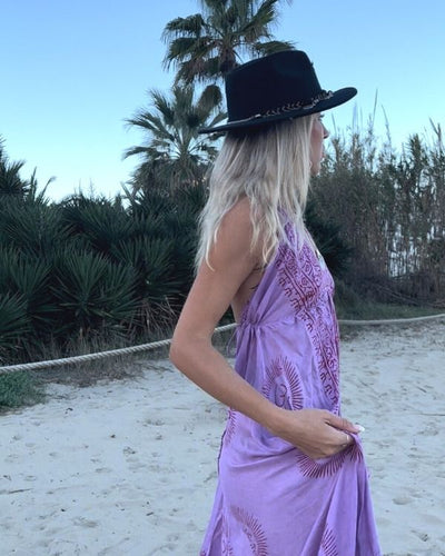 Boho Hippie Style Kleid Violett mit roten indischen Zeichen und Symbolen