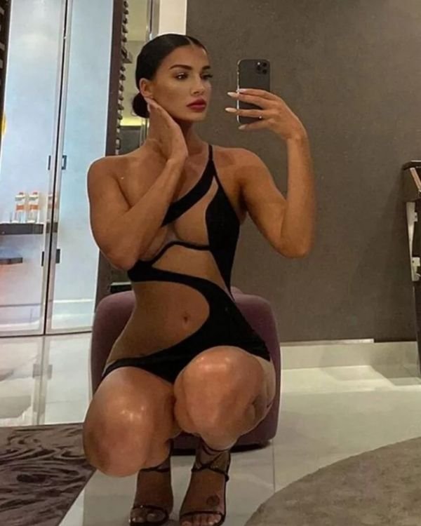 Elegantes Figurbetontes Minikleid mit Off-Shoulder 