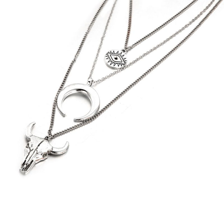 silberne Halskette aus 3 diversen Ketten mit Kraftvollen Boho Symbolen wie Stierkopf 