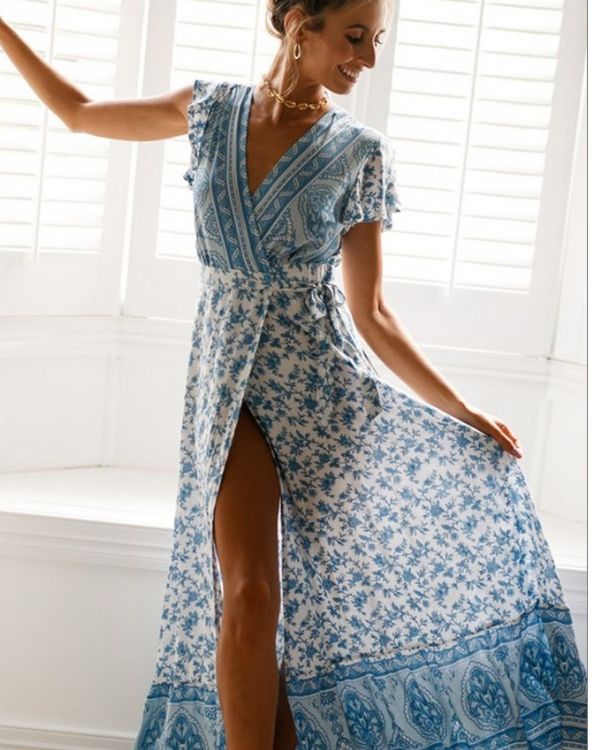Weiss-blaues Damen Boho Kleid mit Paisley Blumen Mustern und kurzen Aermeln 