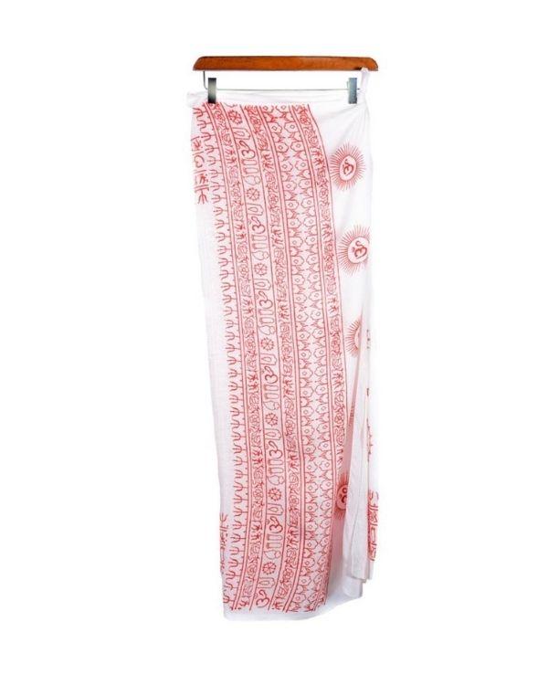 Weisser Pareo mit roten indischen Zeichen, Om und Ganesha Elefant Symbol | Sarong Tuch leicht und praktisches Strandaccessoires im Goa Hippie Style