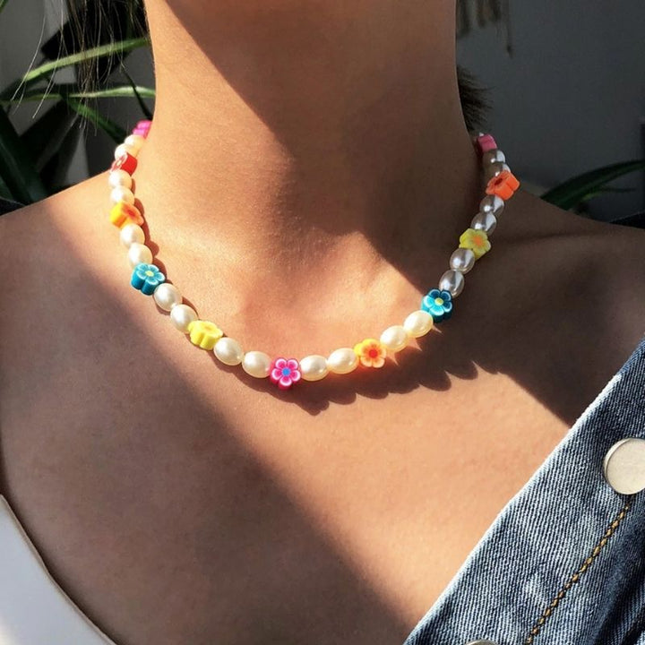 Choker Halskette aus Kunstperlen und farbigen Blumen Perlen gemischt