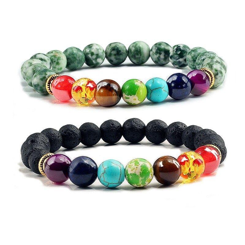 Armband aus Naturstein Quarz und Lava mit farbigen Perlen in Chakra Farben