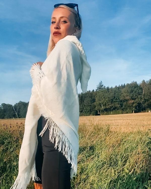 Damen Poncho Cape weiss asymmetrisch mit Kapuze - Boho Kleidung Schweiz