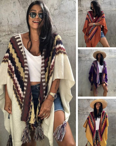 Boho Poncho Cape mit mexikanischen Mustern und Fransen Pompoms an den Enden - Cape in diversen Farben 