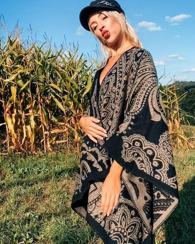XXL Schal - asymmetrischer Poncho Cape mit Paisley Mustern im Boho Style