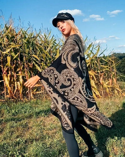 Stillvoller Poncho Capes Damen im Schweizer Onlineshop bestellen - XXL Schal mit Paisley Muster