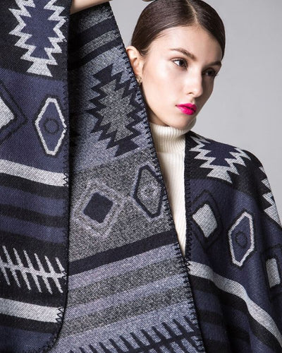 Boho Poncho Cape in blau mit geometrischen Mustern - Damen Bekleidung Schweiz