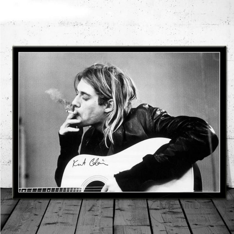 Kurt Cobain Nirvana Poster Bild - Kurt Cobain mit Gitarre und Zigarette - Schwarz Weisses Nirvana Poster Just Style Schweiz