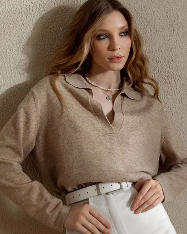 Kuscheliger Damen Loungewear Pullover in beige braun mit V-Ausschnitt und Kragen 