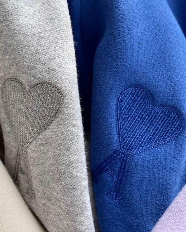 Pullover mit Herz und Buchstaben A Stickerei