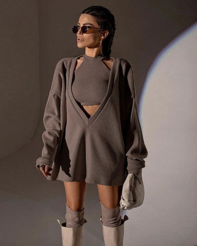 Zweiteiler Set aus langem oversized Pullover Sweater und Crop Top mit Nackenhalterung