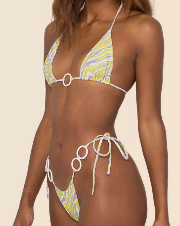 Knapper sexy Bikini mit gelben grauen Mustern und Ringen