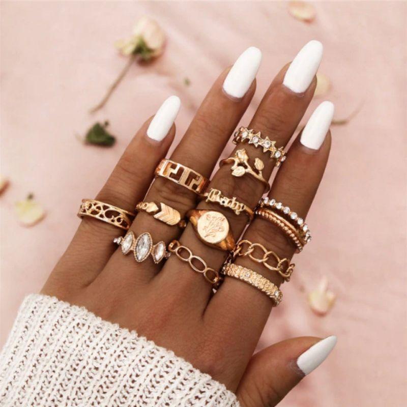 Boho Ringe Modeschmuck Fingerringe - Goldenes Ring Set aus 12 diversen Ringen mit Boho Symbolen