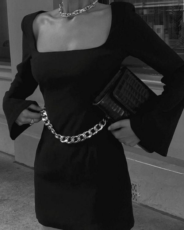 Schwarzes Damen Kleid mit langen Aermeln und offenem Ruecken
