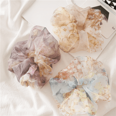 Auswahl an grossen Haargummi Scrunchie mit Style