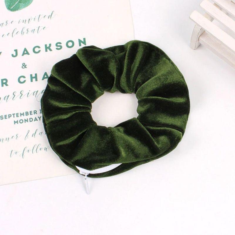 Olive Gruene Scrunchies aus Velvet Samt Stoff mit Reissverschluss - Scrunchie Poket 