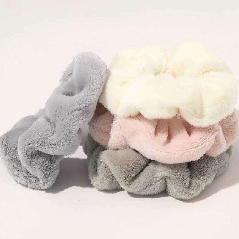 Kuschelige Pluesch Fluffy Scrunchies Haargummis in Pastell Farben