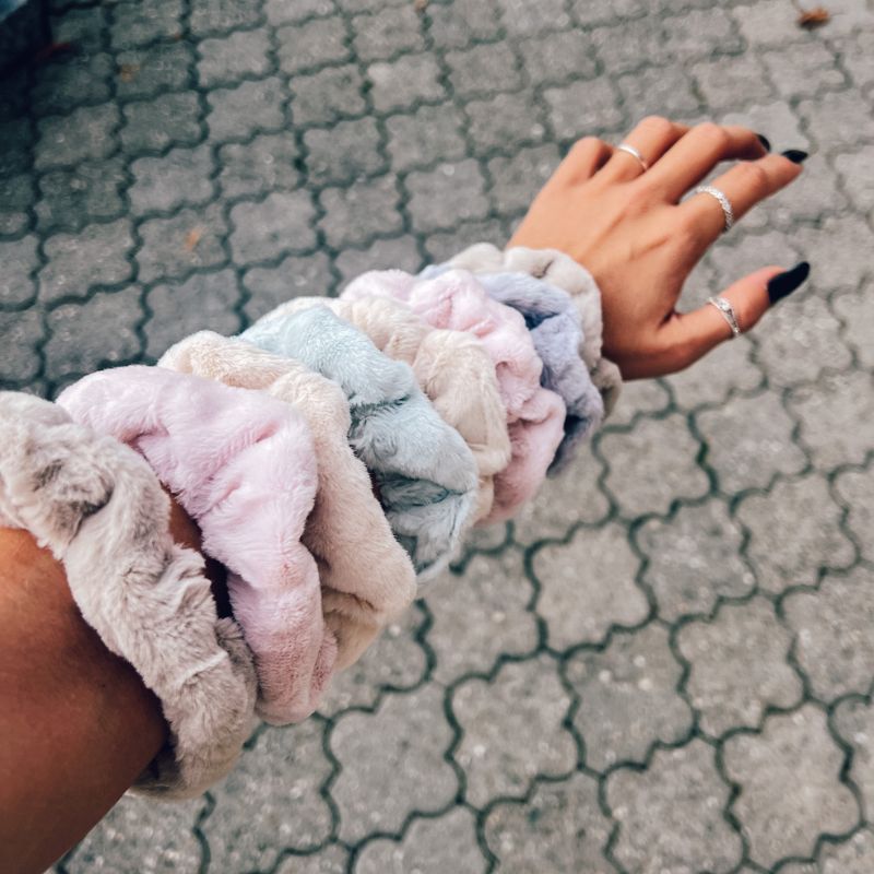 Weiche kuschelige Fluffy Scrunchies 