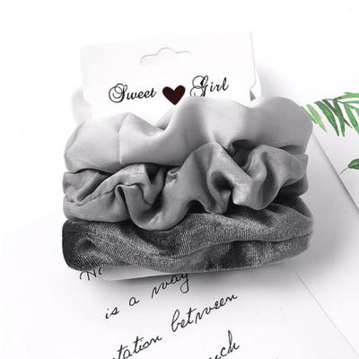 Stylische Haargummis Scrunchies kaufen in silber und grau